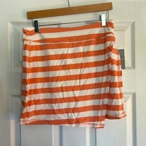 Athleta medium skirt. Peach and white.